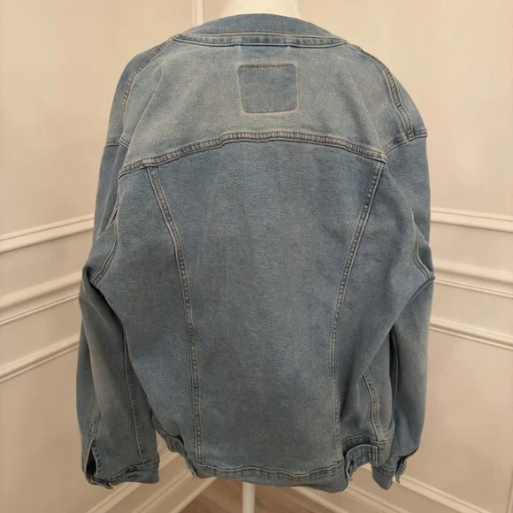 Vintage Levi's Denim Jacket with Tan and Red Label - Picture 8 of 8